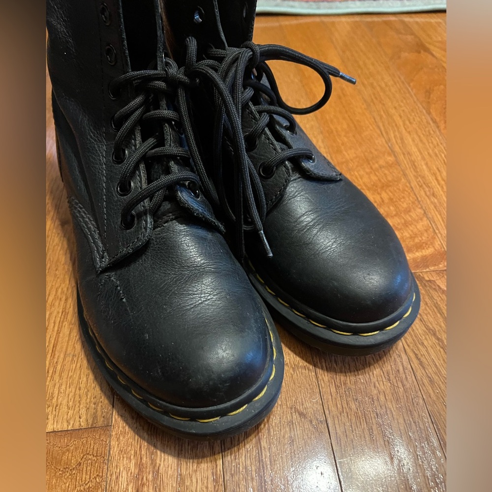 Dr Martens Pascal soft leather black combat boots, sz7 women’s - Picture 4 of 8